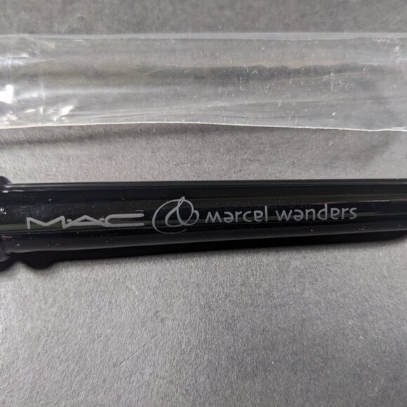 MAC 187 Duo Fibre Face Brush - Special Marcel Wanders edition - Picture 2 of 3